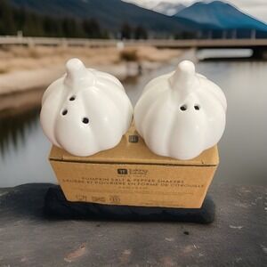 Talking tables white pumpkin salt & pepper shakers 2.4"‎ X2.4" Modern , Holiday